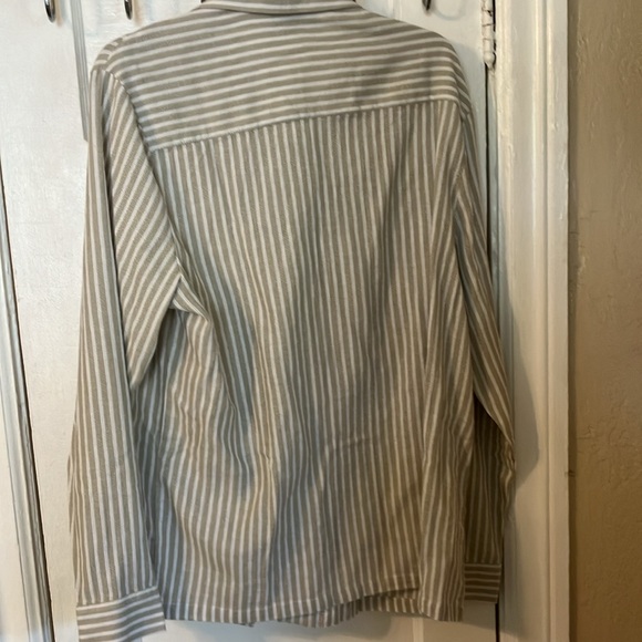 ASOS DESIGN relaxed shirt in beige and white stripe - Picture 2 of 2